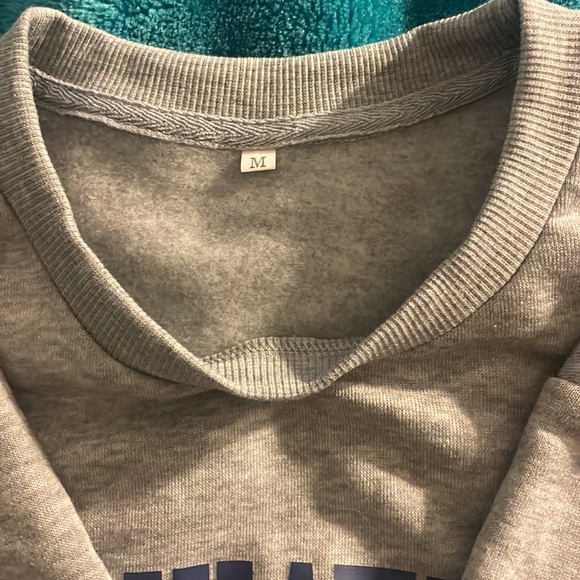 This is a medium sized long sleeve sweatshirt with no hood, from SHEIN. - Picture 4 of 5